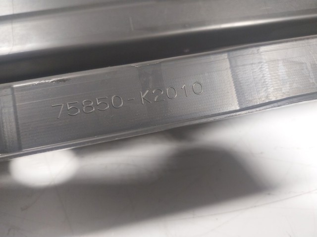 Do koszyka 75850K2010 Toyota Nakładka (listwa ochronna) na próg zewnętrzna prawa