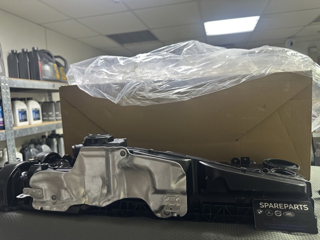 Pokrywa zaworowa Mercedes A6560163800 cena, od 696,38 USD