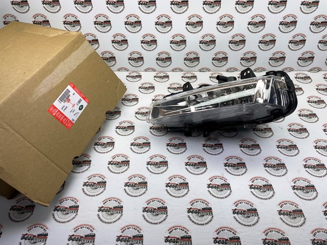 LR068980 Land Rover Lampa przeciwmgielna lewa