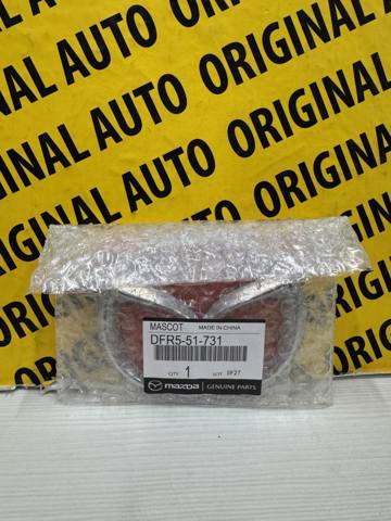 Emblemat na klapę bagaznika (znaczek firmowy) do Mazda CX-30  DM