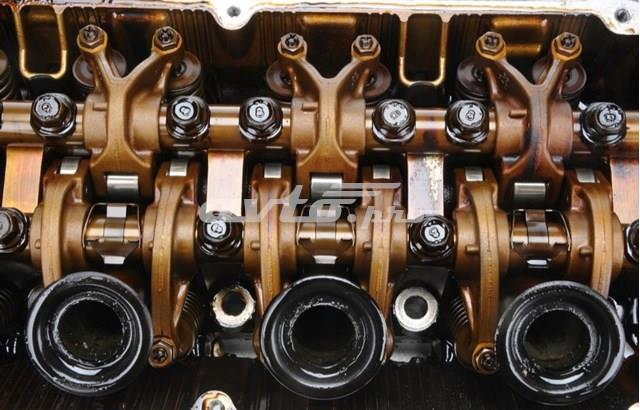 Głowica cylindrów do Mitsubishi Carisma  DA