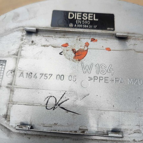 Do koszyka Klapka wlewu paliwa Mercedes ML/GLE  W164