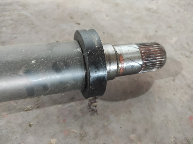 Półoś napędowa przednia prawa 31607639442 BMW