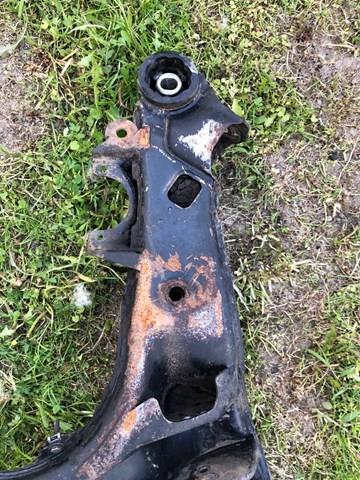 Korpus osi przedniej Audi A4 Avant B8