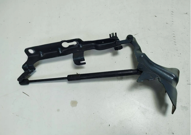 Zawias maski prawy Volvo 31352879 cena, od 108,01 USD