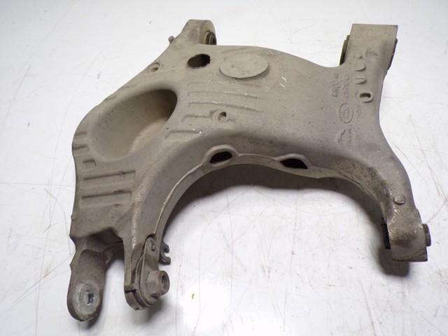 Wahacz zawieszenia tylnego dolny lewy Land Rover LR098944