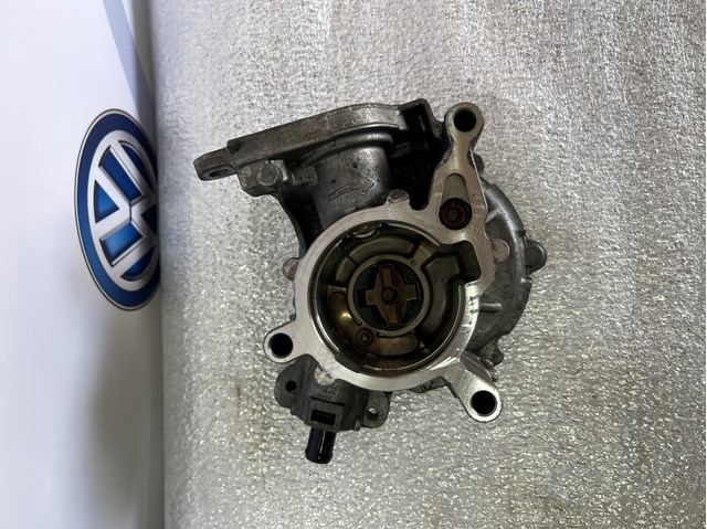 Pompa podciśnienia 06J145100F VAG