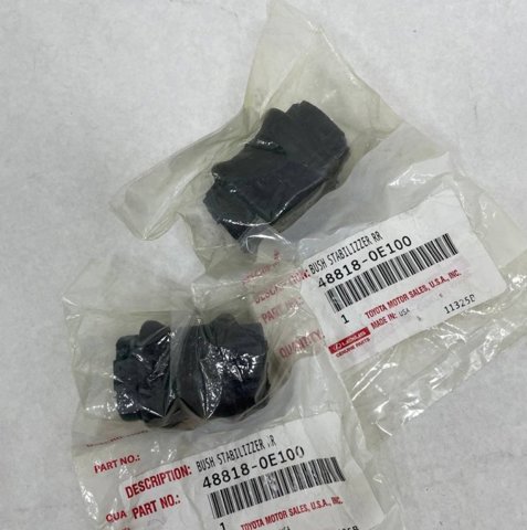 488180E100 Toyota Tuleja stabilizatora tylnego