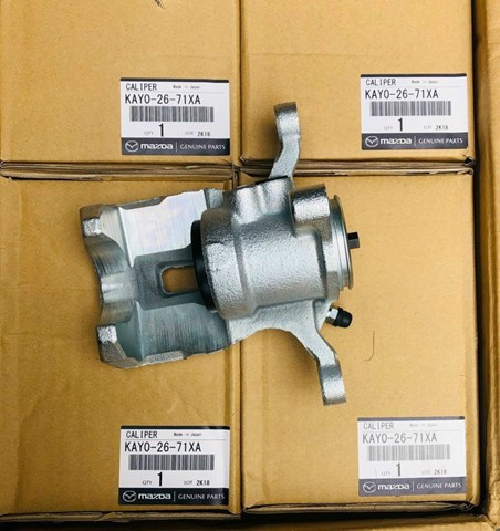 Zacisk hamulcowy tylny lewy Mazda KAY02671XA cena, od 173,66 USD