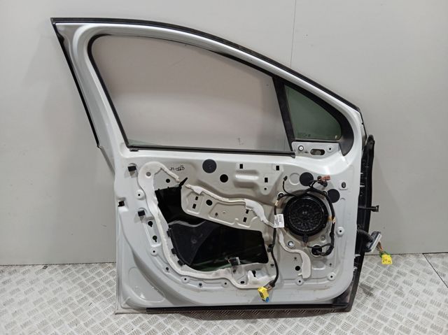  Drzwi przednie lewe Peugeot 208 1