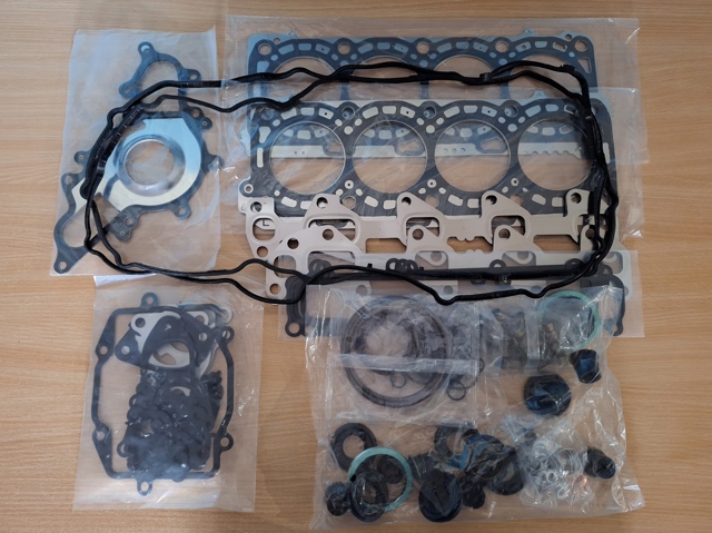 Do koszyka 0411151032 Toyota Zestaw uszczelek silnika pełny
