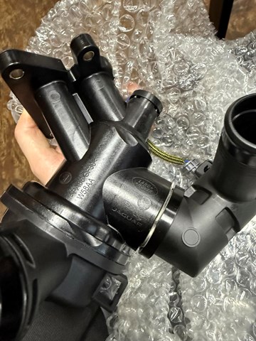 Obudowa termostatu LR106640 Land Rover