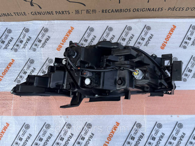 Reflektor prawy Mazda KSD651030 cena, od 790,18 USD