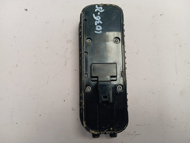 Panel przyciskowy sterowania podnośnikiem szyby przedni lewy Mercedes A1679059803 cena, od 125,99 USD