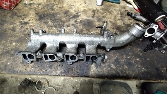 Kolektor ssący Nissan X-Trail 