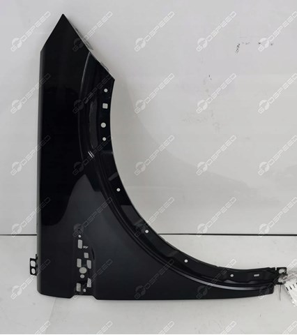 Błotnik przedni prawy LR061383 Land Rover