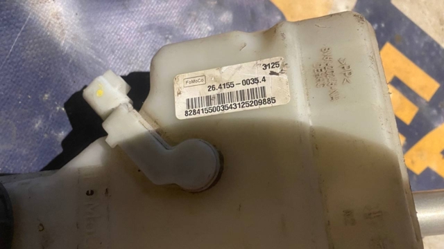 Główny cylinder hamulców Ford Escape II