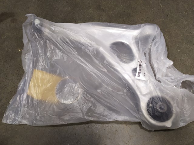 Wahacz zawieszenia przedniego dolny prawy 4013A584 Mitsubishi