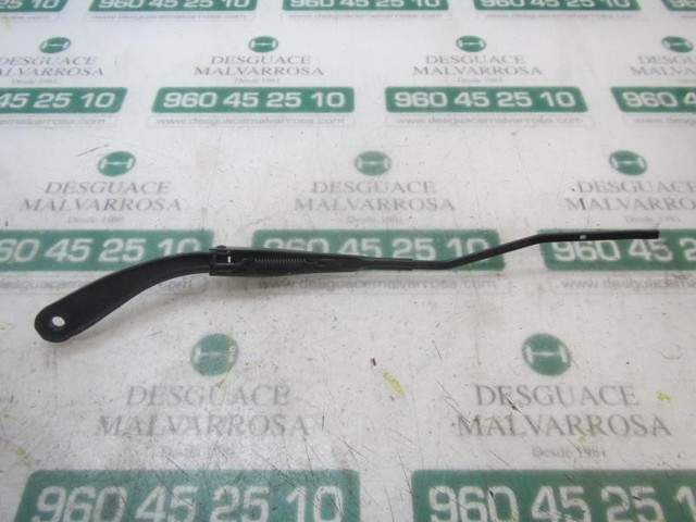 Ramię wycieraczki szyby przedniej Dacia Logan II