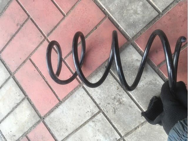 Do koszyka 540109U01B Nissan/Infiniti Sprężyna przednia