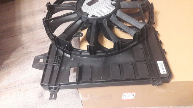 Dyfuzor chłodnicy, w komplecie z silnikiem i wirnikiem Land Rover LR099669 cena, od 432,45 USD