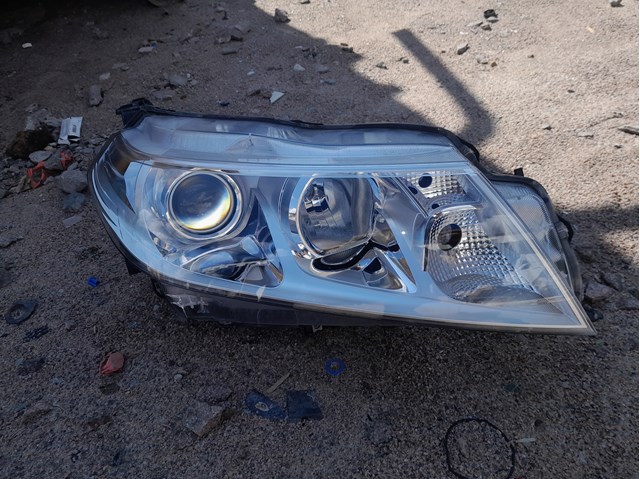 3512054P00000 Suzuki Reflektor prawy