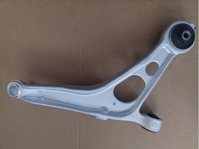 Do koszyka 545016RR0B Nissan/Infiniti Wahacz zawieszenia przedniego dolny lewy