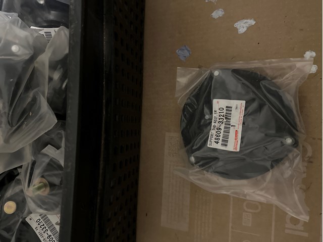 4860933210 Toyota Poduszka amortyzatora przedniego