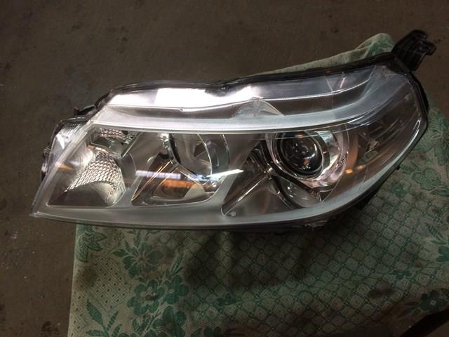 3532054P00000 Suzuki Reflektor lewy