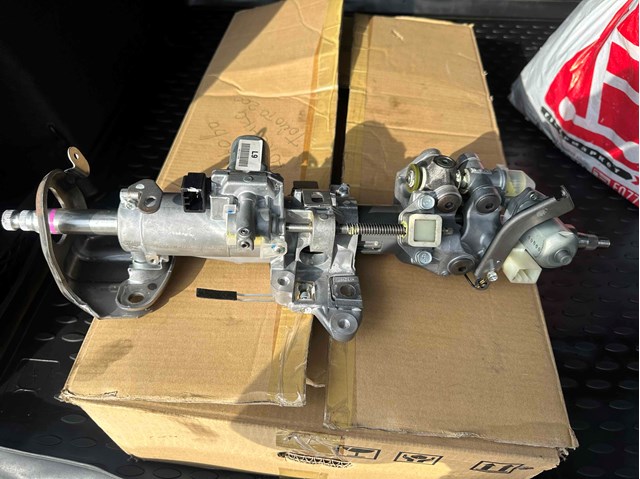 Do koszyka 4581060130 Toyota Kolumna (wał) kierownicza (kierownicy)