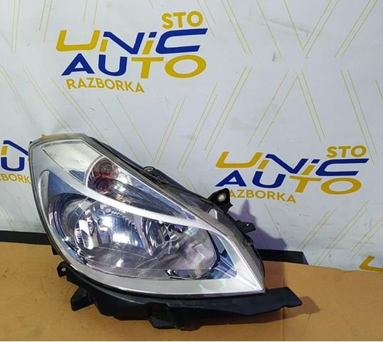 Reflektor prawy 8200244897 Renault (RVI)