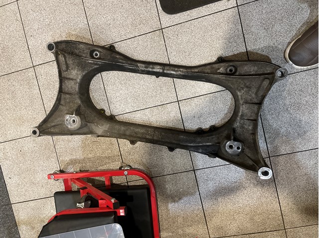 Korpus osi przedniej do Lexus GS  S19