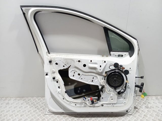  Drzwi przednie lewe Peugeot 208 1