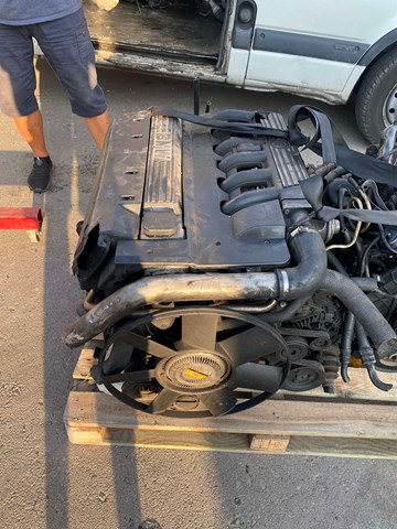 Do koszyka Silnik w komplecie BMW 5  E34