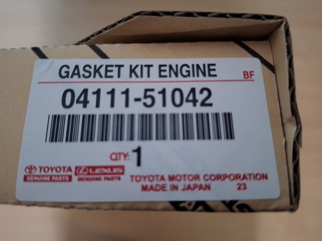 Zestaw uszczelek silnika pełny 0411151032 Toyota