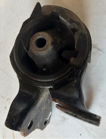 Do koszyka GJ5A39070 Mazda Poduszka (podpora) silnika lewa