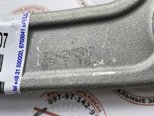 32424507 Volvo Wahacz zawieszenia przedniego górny lewy