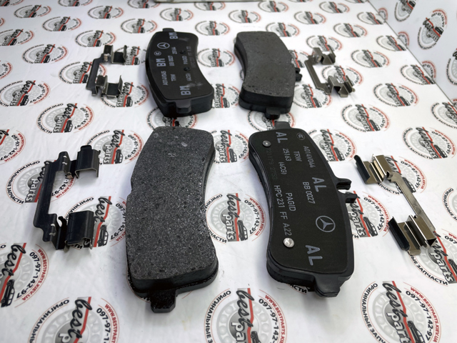 Okładziny (klocki) do hamulców tarczowych tylne Mercedes A0004203104 cena, od 70,42 USD