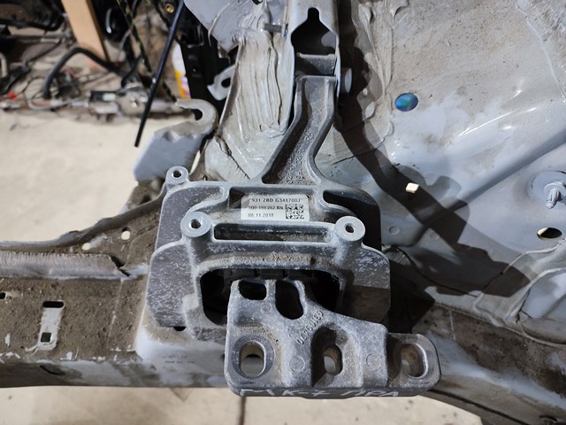 Poduszka (podpora) silnika prawa VAG 5Q0199262BN cena, od 133,41 USD