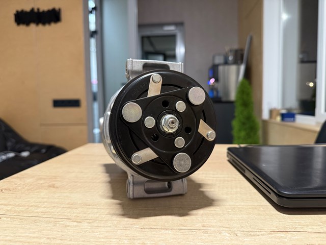 Sprężarka klimatyzacji Ford 1684906