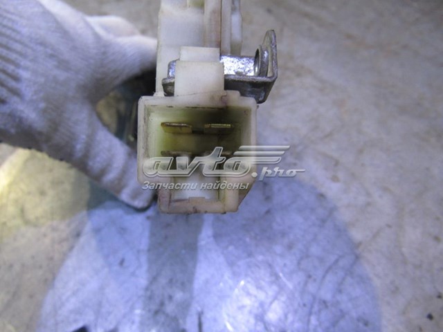 Do koszyka Zamek drzwi przednich prawych Nissan Almera II N16