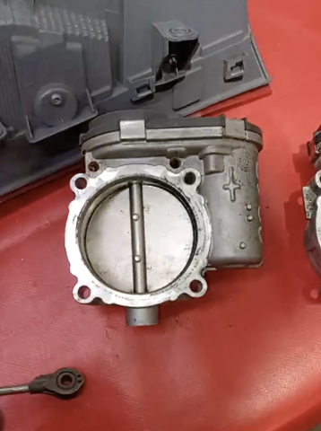 Do koszyka 5184349AC Chrysler Przepustnica, komplet