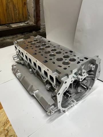 Głowica cylindrów A6990101800 Mercedes