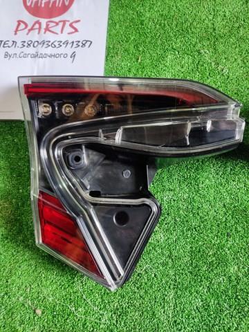 81590F4021 Toyota Lampa zespolona tylna lewa wewnętrzna