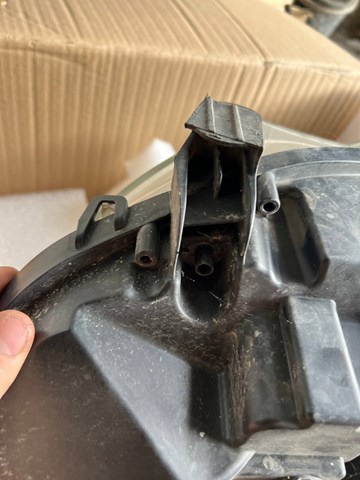 1394425080 Fiat/Alfa/Lancia Reflektor prawy