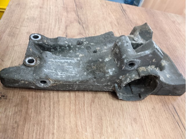 Do koszyka Wspornik alternatora Audi A2  8Z0
