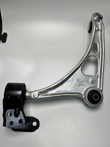 Wahacz zawieszenia przedniego dolny prawy 51350TZ5Y10 Honda