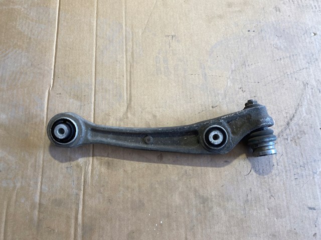 Do koszyka 4M0407156C VAG Wahacz zawieszenia przedniego dolny prawy