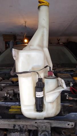 Zbiorniczek spryskiwacza szyb do Saab 9-5  YS3E