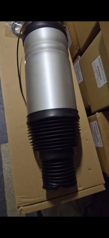 Amortyzator przedni prawy Land Rover LR102248 cena, od 390,35 USD